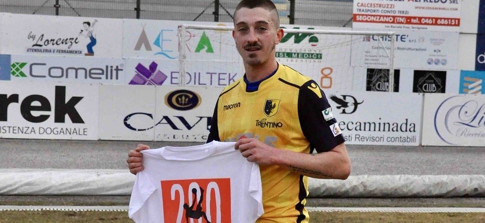 Sottovia con la maglia celebrativa - foto di Carmelo Ossanna Sottovia con la maglia celebrativa - foto di Carmelo Ossanna